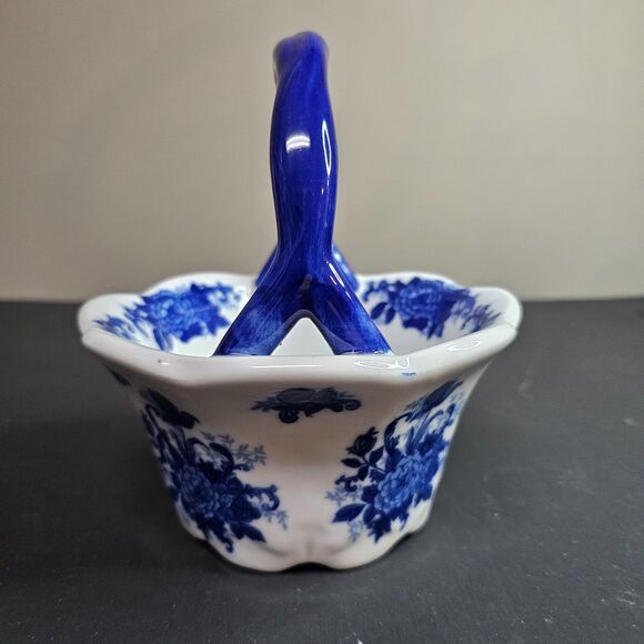 Vtg Blue and White Ceramic Basket with Handle Country Cottagecore 7" - Picture 2 of 8